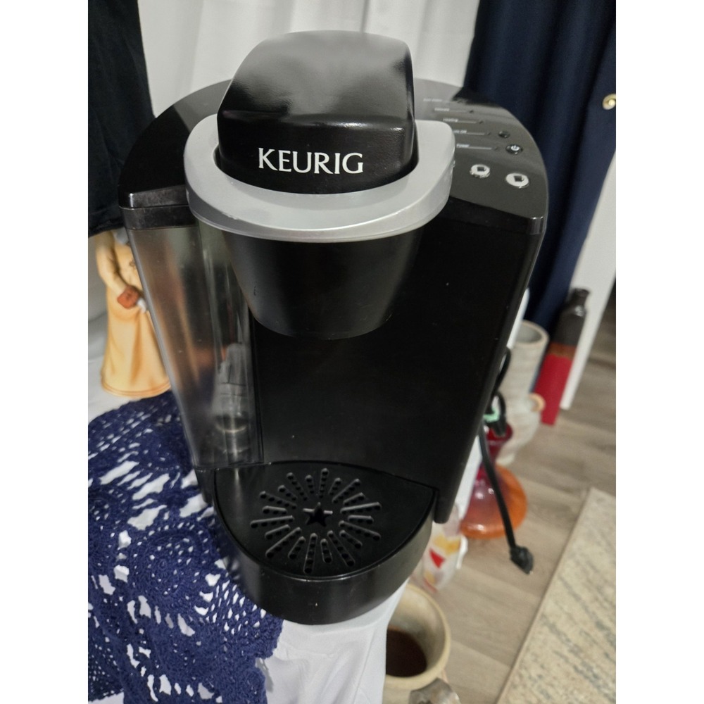 Keurig K40 Single K-Cup Pod Coffee Maker Brewing‎ System Black Works Great!